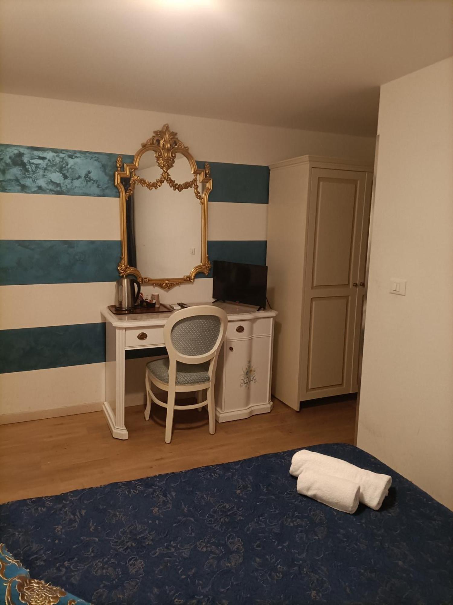 Gasthof Palazzo Lion Morosini - Check In Presso Ai Santi Apostoli 3*